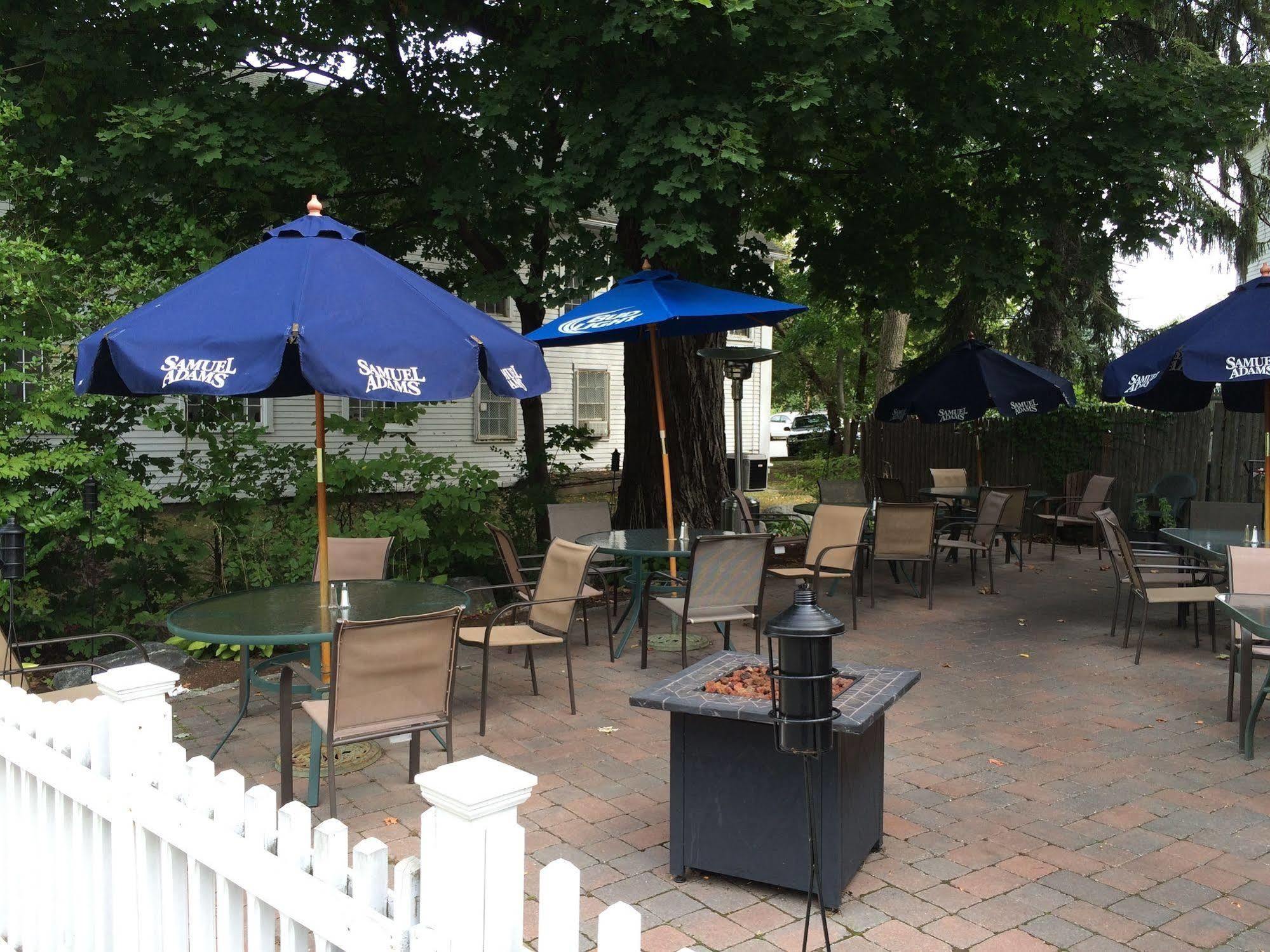 Hunters Grille And Tap At The Grafton Inn Екстер'єр фото