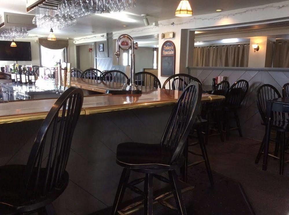 Hunters Grille And Tap At The Grafton Inn Екстер'єр фото